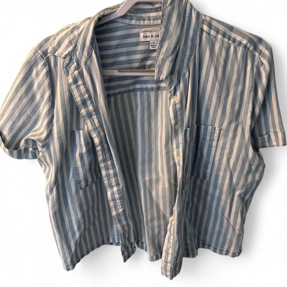 Alex & Jordan Blue White Striped Button Up Shirt Large Short Sleeve Collared
